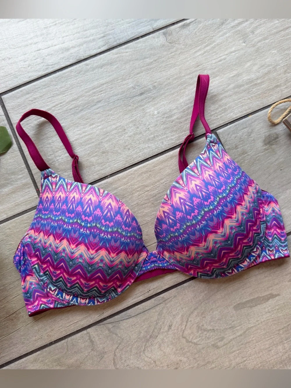 Victoria’s Secret 2014 Wear Everywhere Pigeonnant Pink Multi Chevron Bra. 36B